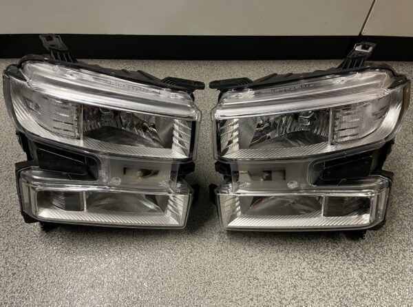 19-22 Chevy Silverado 1500 Black Chrome Clear Amber Headlights - Image 3