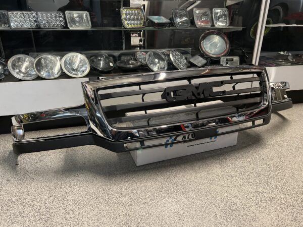 03-06 GMC HD Grille Chrome Black – Sierra 2500HD / 3500HD