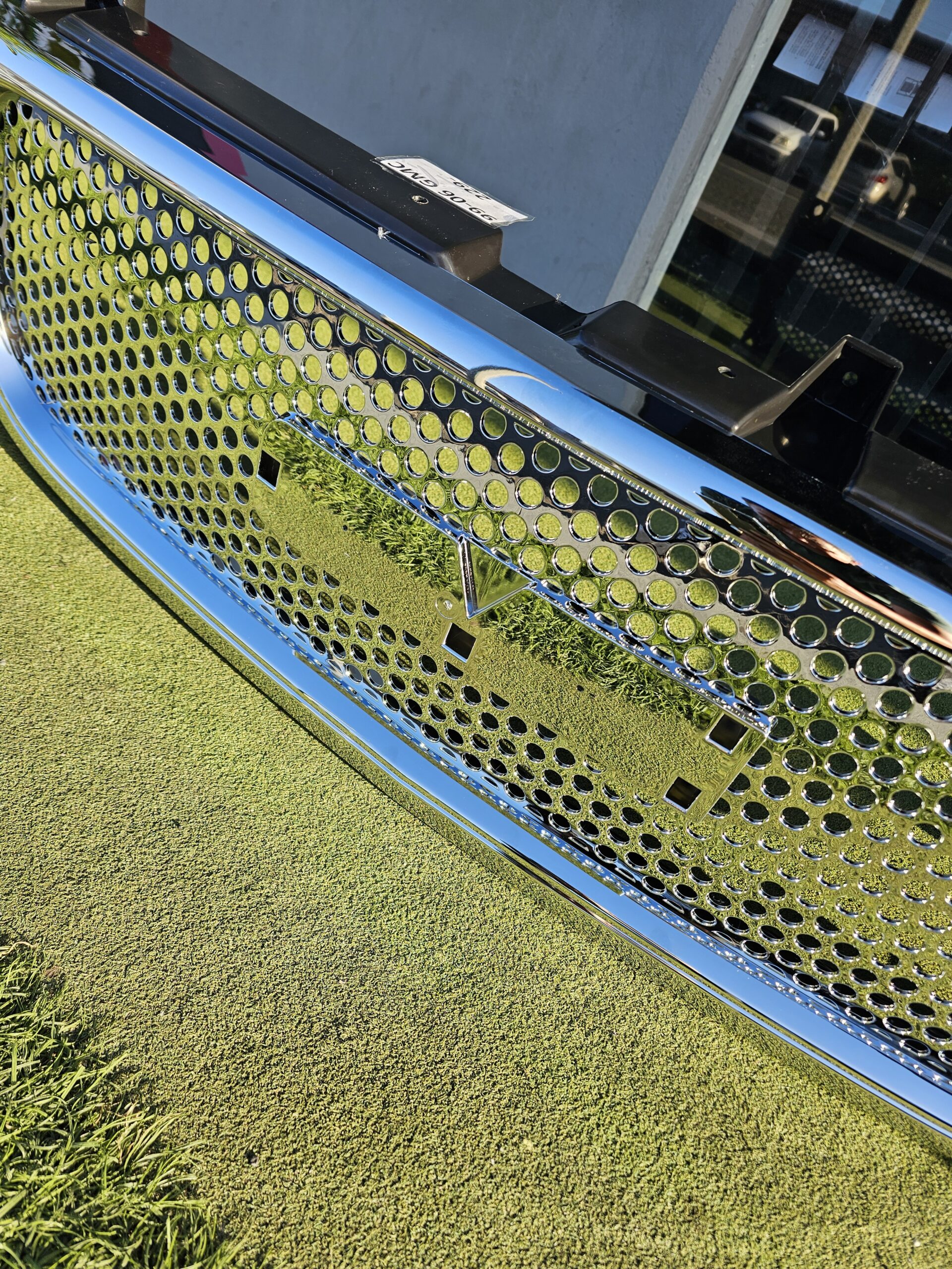 99-02 GMC Denali Sierra Denali Convo Grille Front Replacement - Image 3